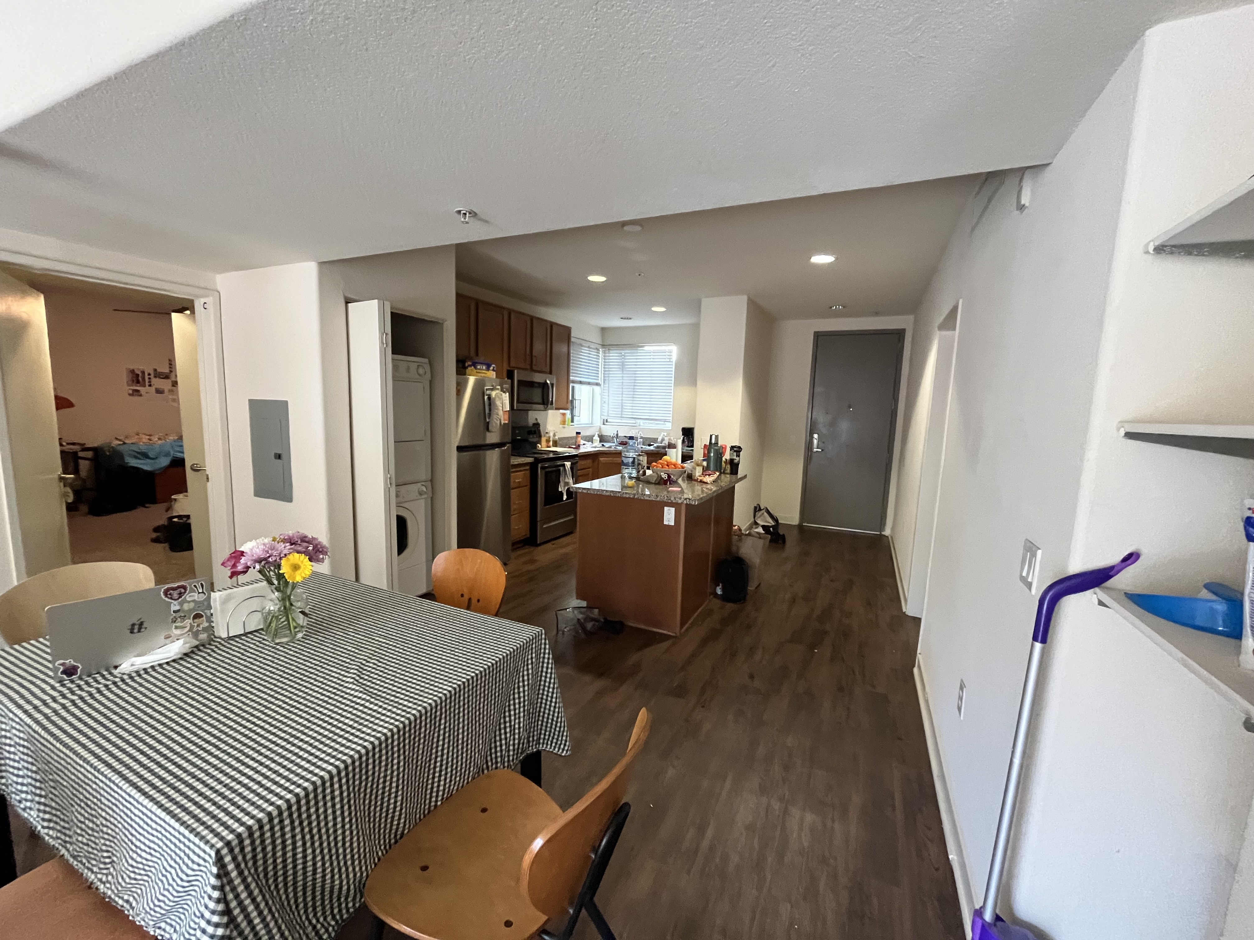 Dining & Kitchen