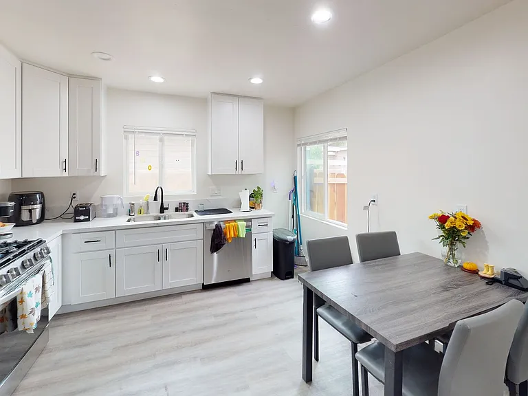 Kitchen and dining room area