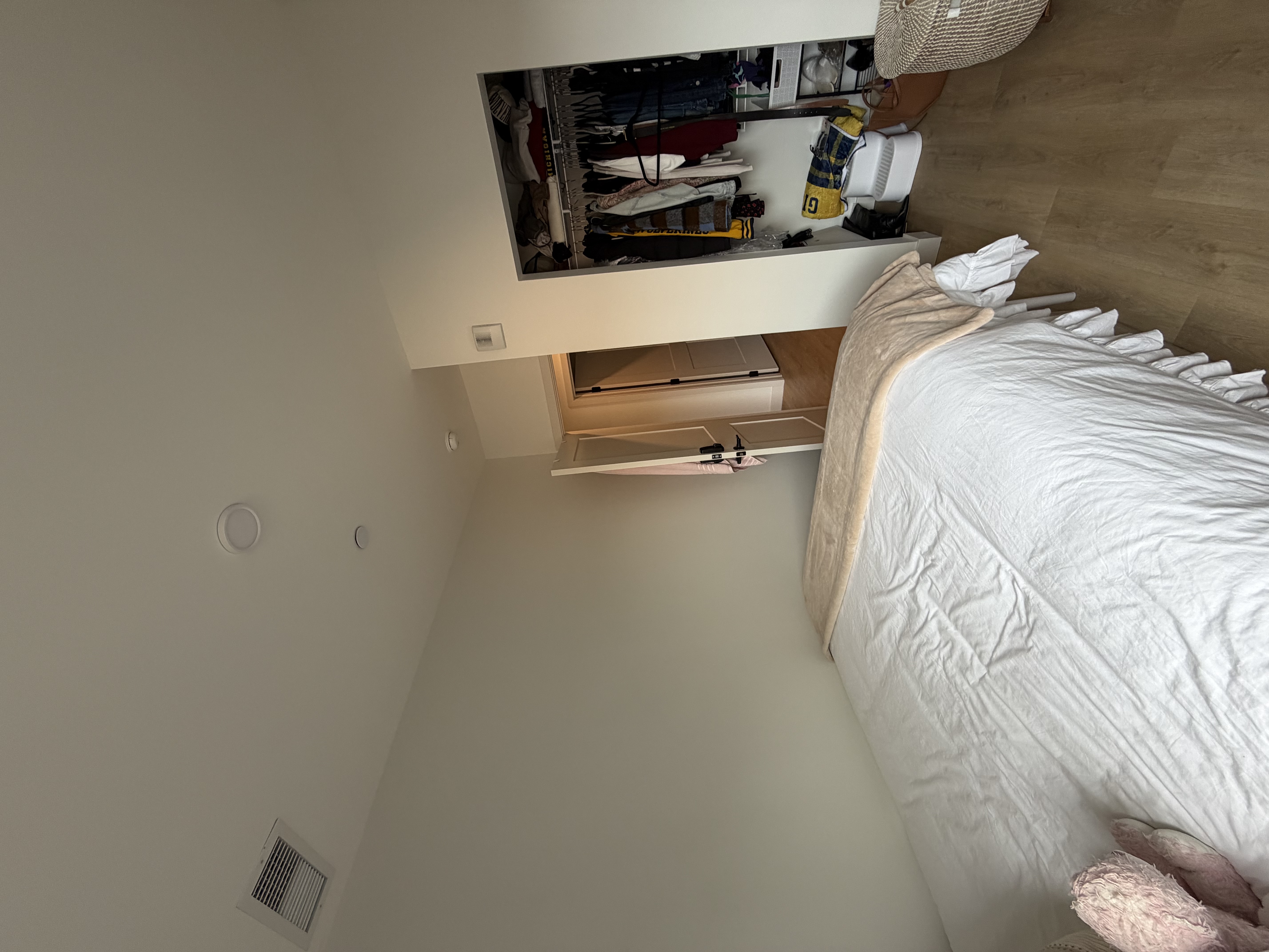 ROOM B