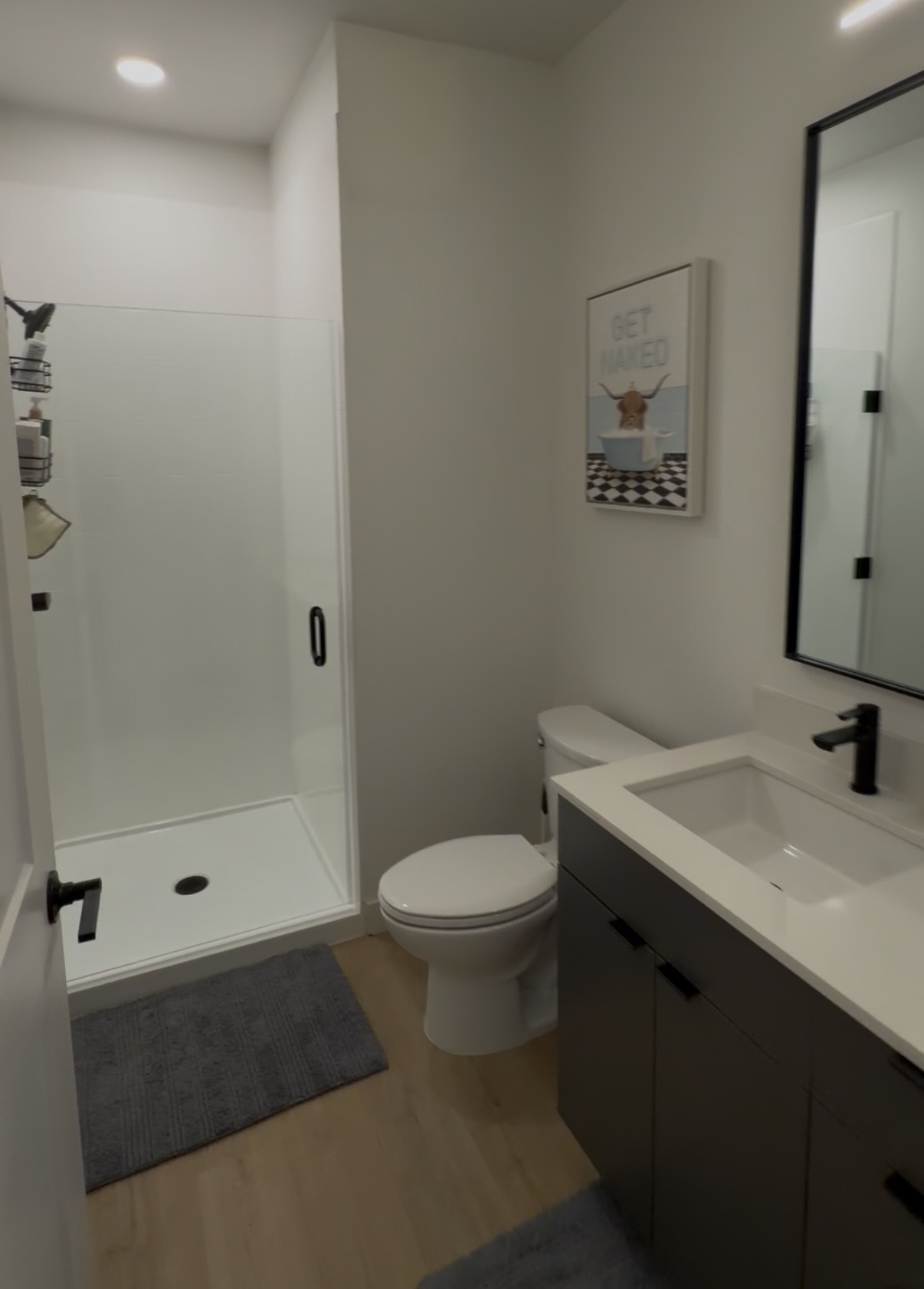 ROOM B BATHROOM