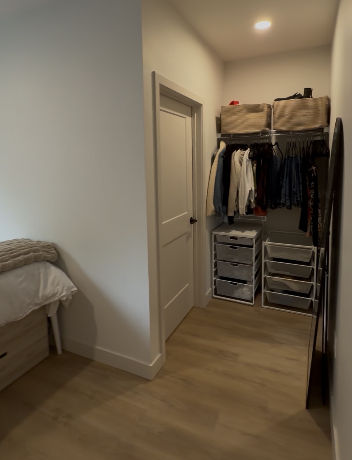 ROOM E